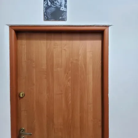 Elvis 2 Me Lägenhet